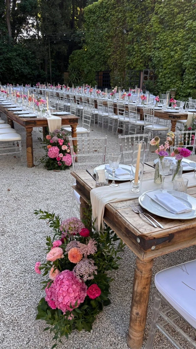 Bottigliette floreali per matrimonio colorato nelle Marche - Badia di San Vittore - Tavole imperiali