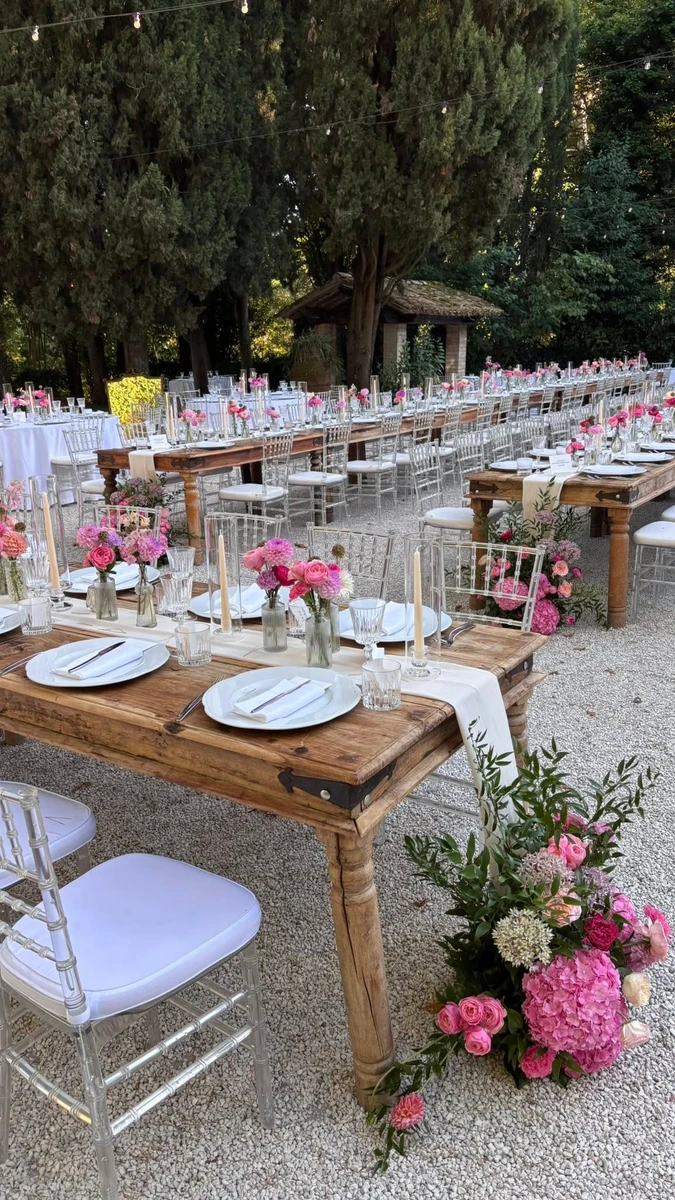 Bottigliette floreali per matrimonio colorato nelle Marche - Badia di San Vittore - Tavole imperiali