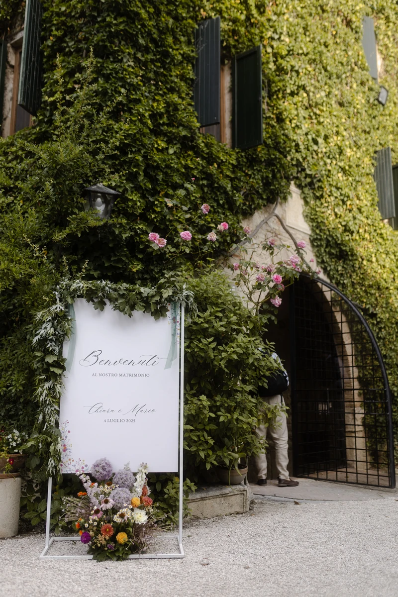 Allestimento floreale naturale per matrimonio alla Badia di San Vittore