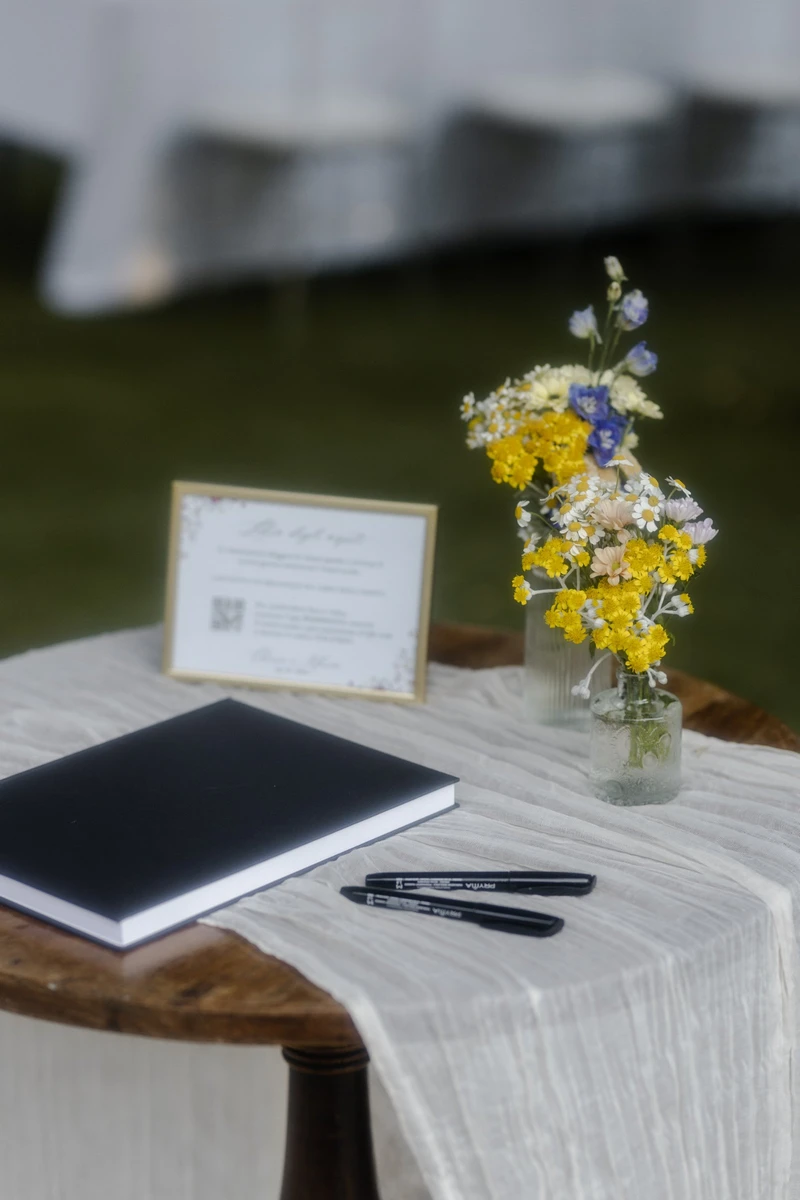 Allestimento floreale naturale per matrimonio alla Badia di San Vittore
