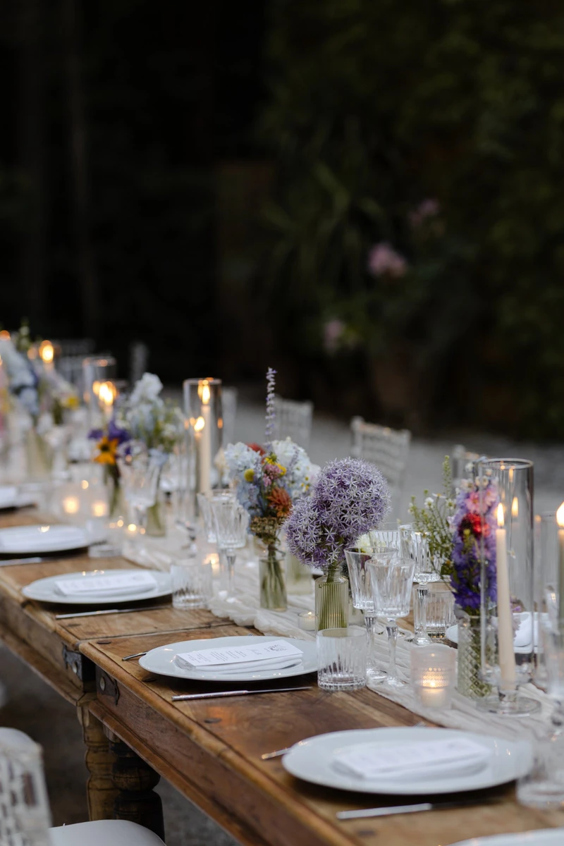 Allestimento floreale naturale per matrimonio alla Badia di San Vittore