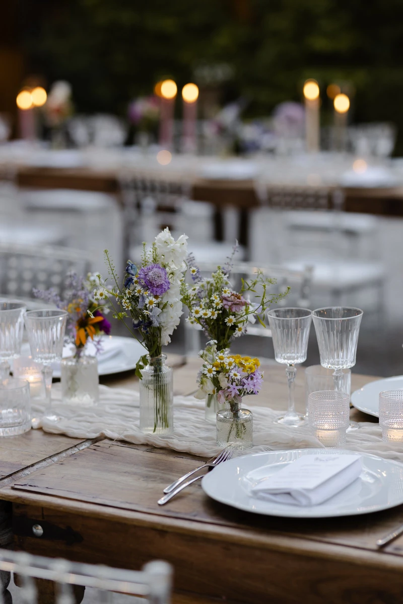 Allestimento floreale naturale per matrimonio alla Badia di San Vittore