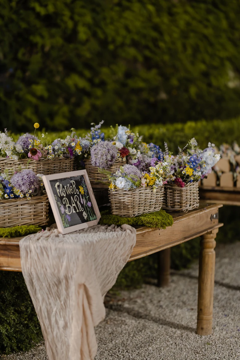 Allestimento floreale naturale per matrimonio alla Badia di San Vittore