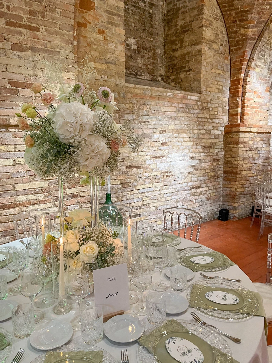 Allestimento floreale per ricevimento al Signore te ne ringrazi (MC)