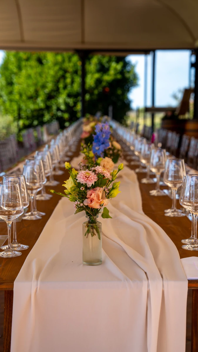 Allestimento floreale matrimonio Centrotavola Palette rosa pesca e azzurro per matrimonio alle Cantine Moroder
