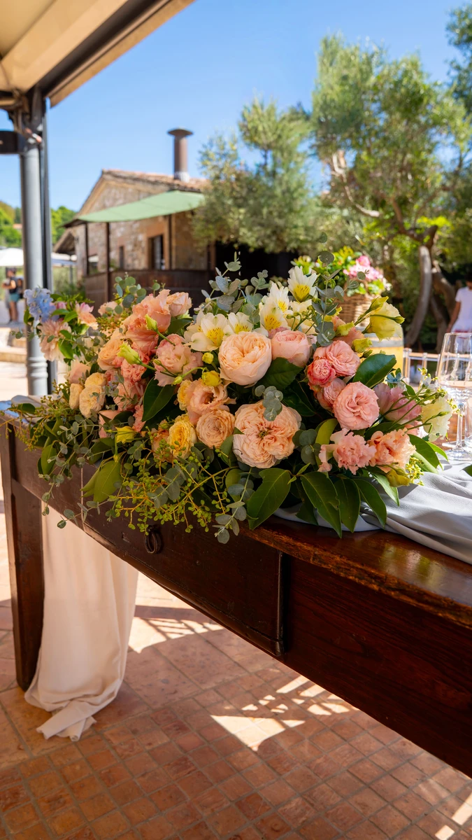 Allestimento floreale matrimonio Centrotavola Palette rosa pesca e azzurro per matrimonio alle Cantine Moroder