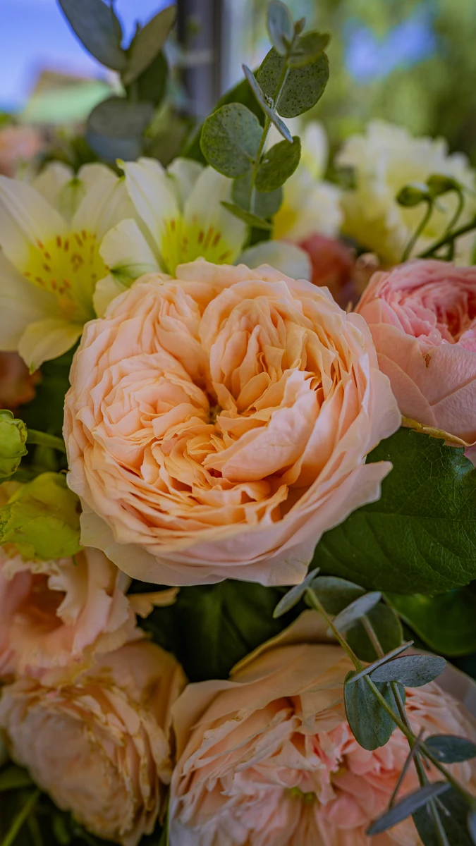 Allestimento floreale matrimonio Centrotavola Palette rosa pesca e azzurro per matrimonio alle Cantine Moroder