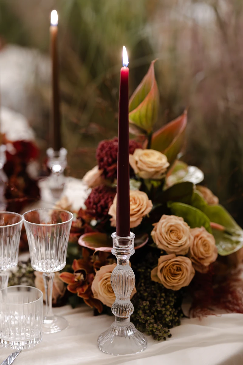 Allestimento floreale per matrimonio alla Badia di San Vittore a Cingoli Dettaglio floreale ispirato alla Badia di San Vittore Palette autunnale per matrimonio alla Badia di San Vittore Composizione floreale in stile romantico alla Badia di San Vittore