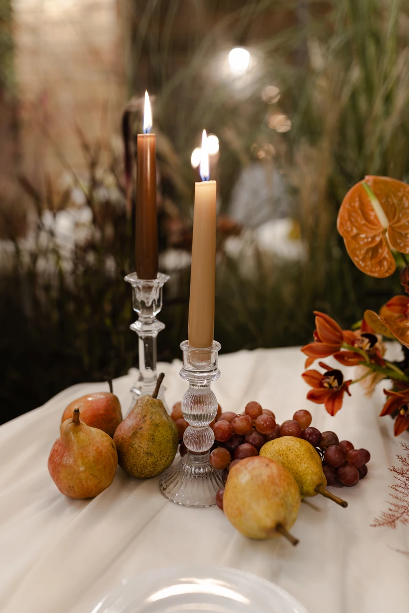 Allestimento floreale per matrimonio alla Badia di San Vittore a Cingoli Dettaglio floreale ispirato alla Badia di San Vittore Palette autunnale per matrimonio alla Badia di San Vittore Composizione floreale in stile romantico alla Badia di San Vittore