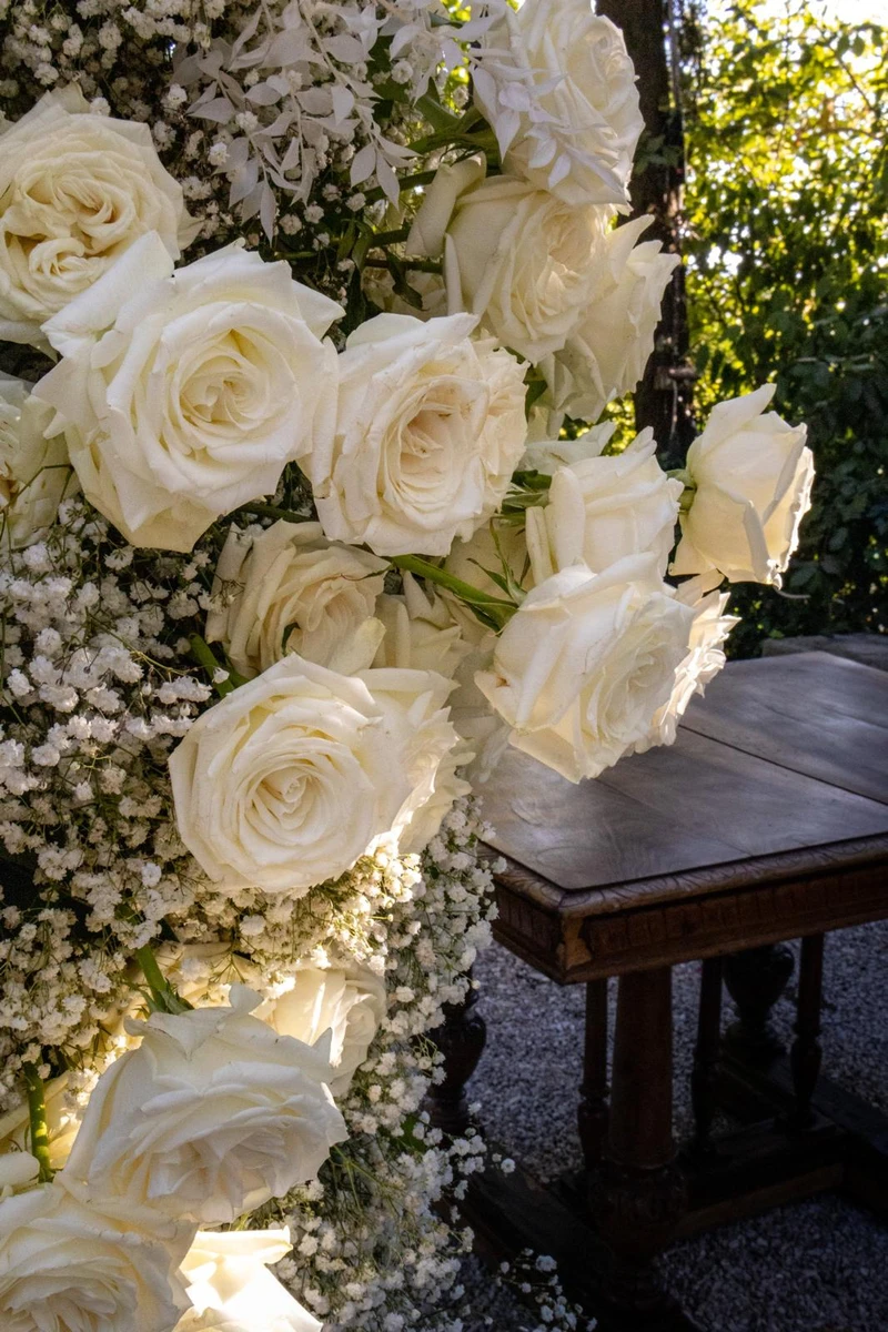 Semiarchi floreali per cerimonia alla Badia di San Vittore
